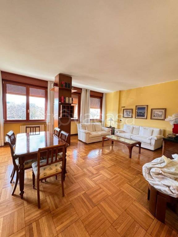 Appartamento in affitto a Milano via Mario Pagano, 69/a