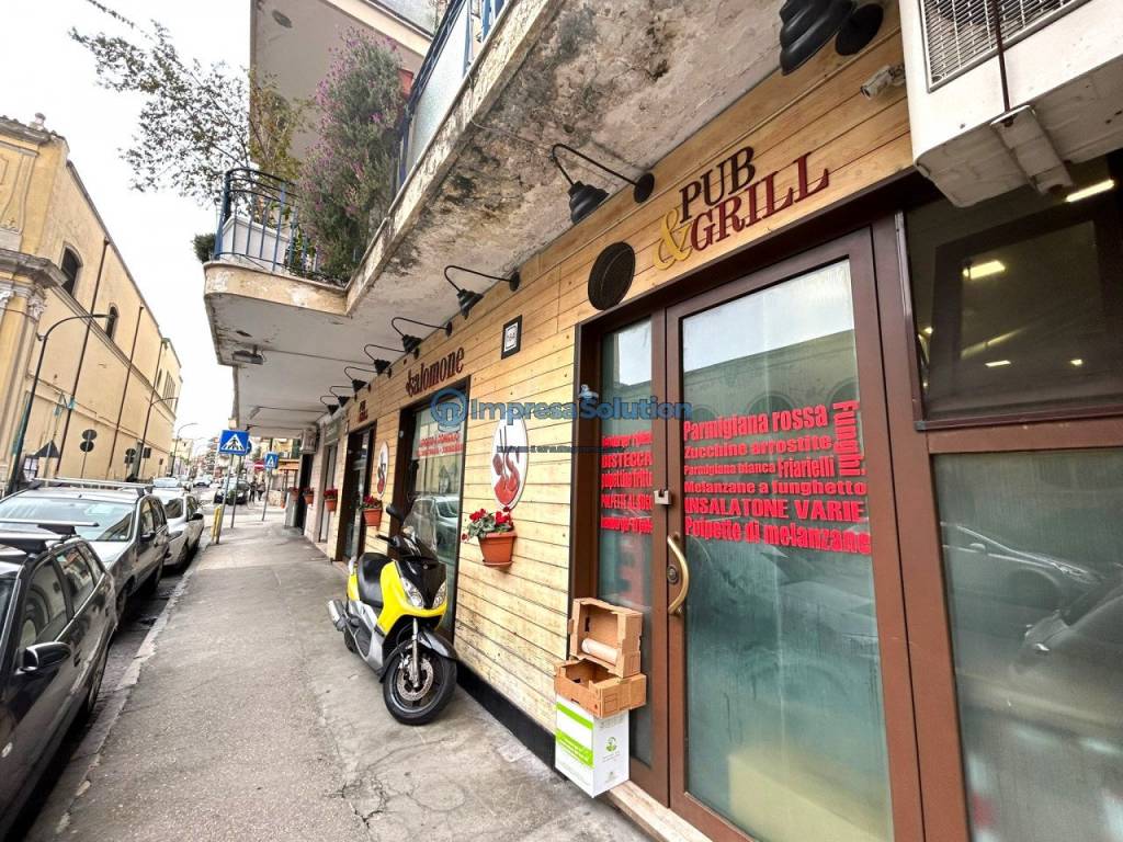 Pub in vendita a Napoli via Belvedere