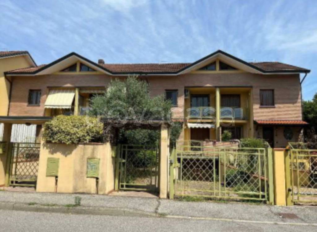 Villa a Schiera all'asta a Lodi via Monsignor Giuseppe Beccaria, 33