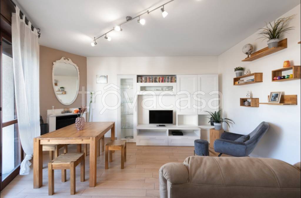 Appartamento in vendita a Gallarate via Pola, 13, 21013 Gallarate va, Italia