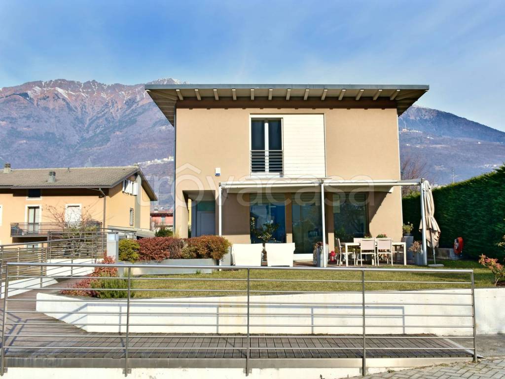 Villa in vendita a Cosio Valtellino via Maronaro