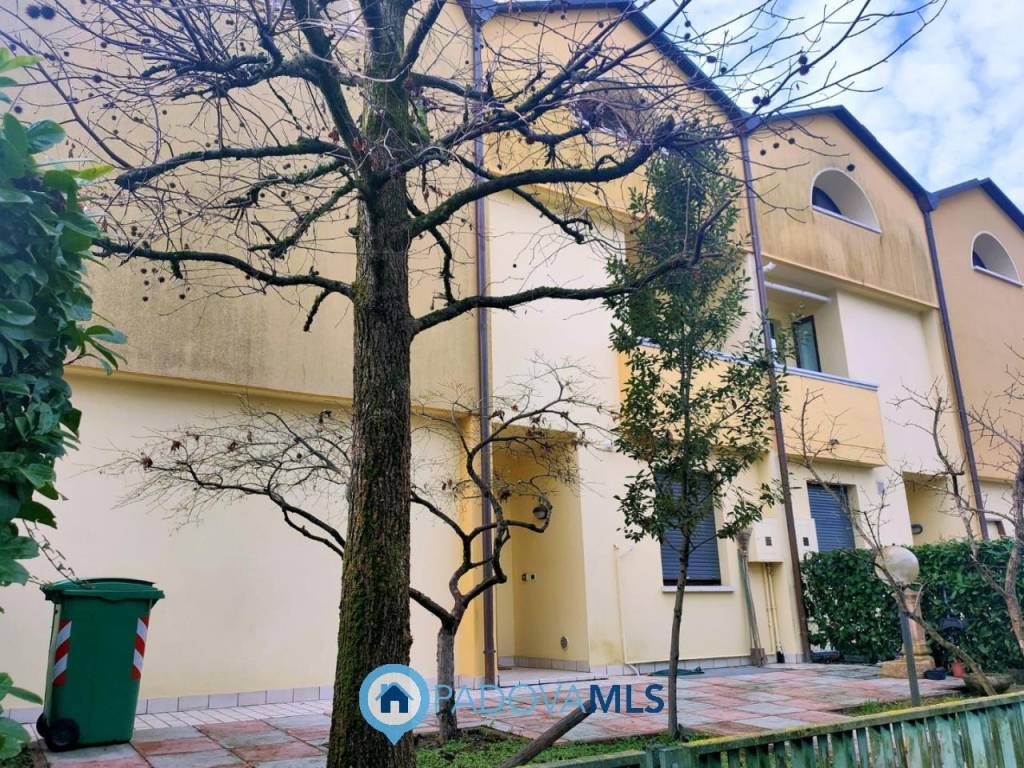Villa Bifamiliare in vendita ad Abano Terme via Monte Ortone