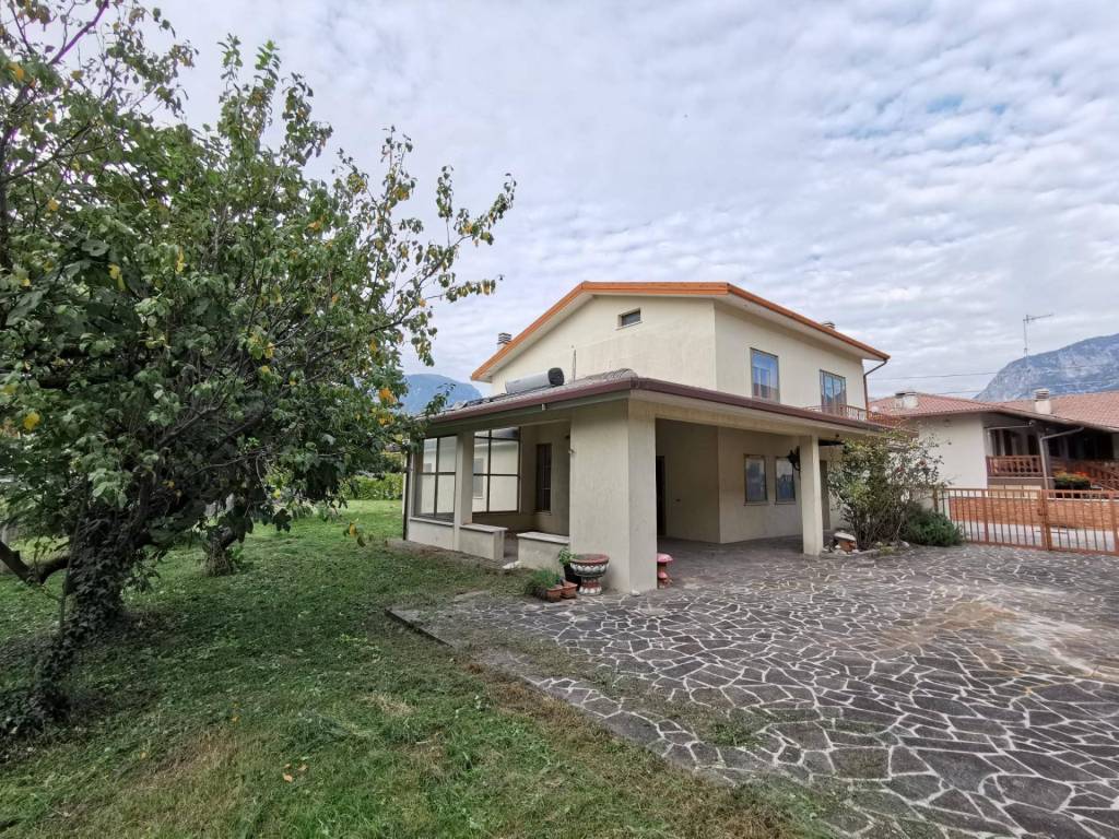 Villa in vendita a Gemona del Friuli
