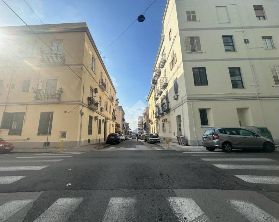 Appartamento in vendita a Napoli via Enea, 19
