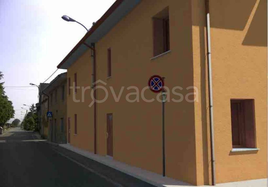 Villa in vendita a Bressana Bottarone piazza Guglielmo Marconi, Km 0