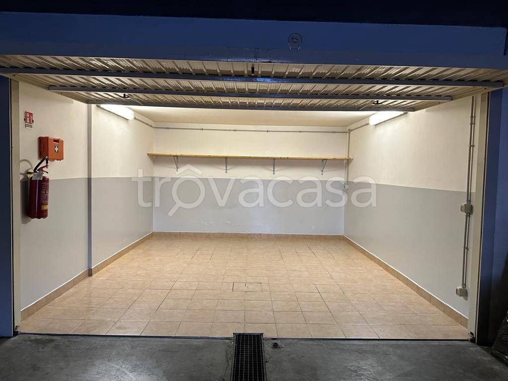 Garage in vendita a Velletri via Ponte di Ferro, 31