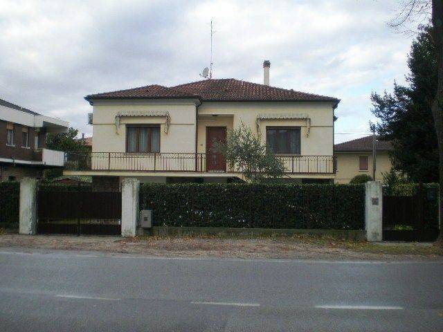 Villa in vendita ad Adria adria Via Chieppara, 59