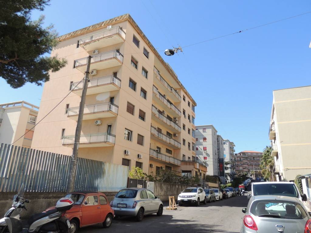 Appartamento in affitto a Catania via Eleonora d'Angiò, 91
