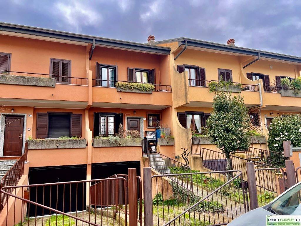 Villa a Schiera in vendita a Saronno via Giulio Pastore, 37