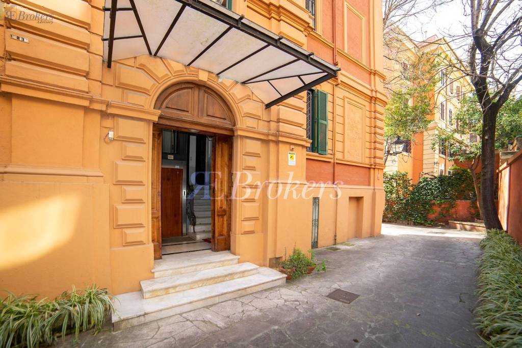 Appartamento in vendita a Roma via Alessandro Torlonia, 25
