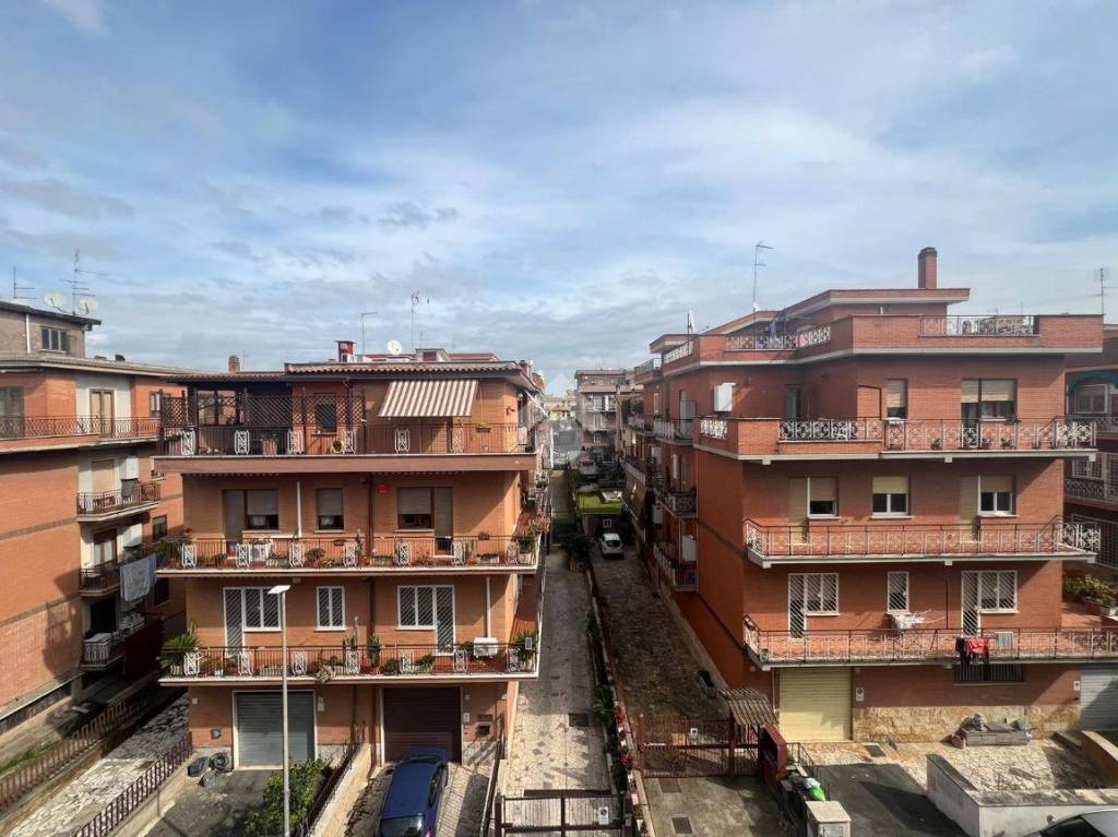 Appartamento in vendita a Roma via rescaldina, 35