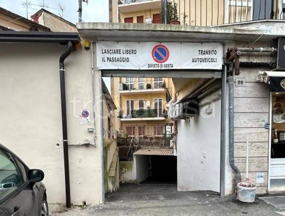 Garage in vendita a Napoli via Risorgimento
