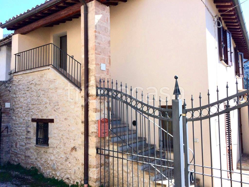 Casa Indipendente in vendita a Spoleto strada Statale delle Tre Valli Umbre