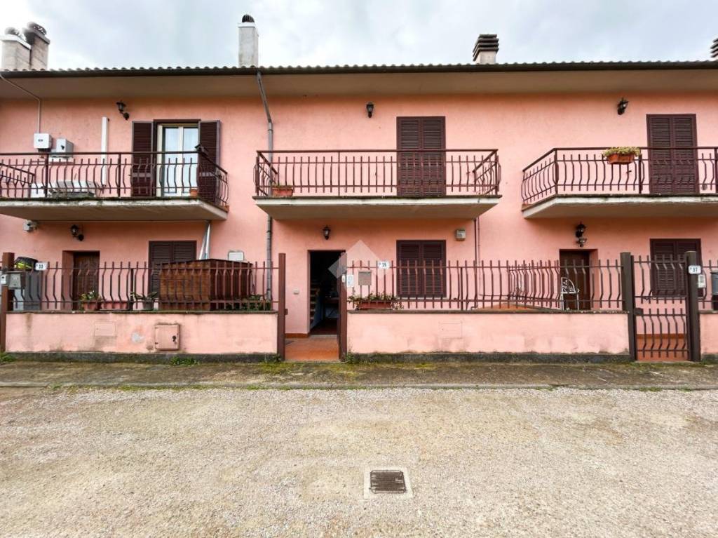 Villa a Schiera in vendita a Vetralla via Poggio s. Nicola, 35