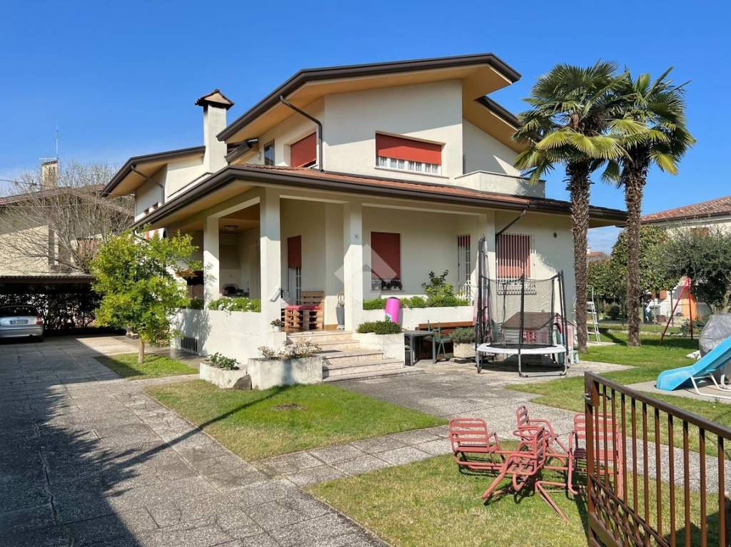 Villa in vendita a Castelfranco Veneto via Brolo, 10
