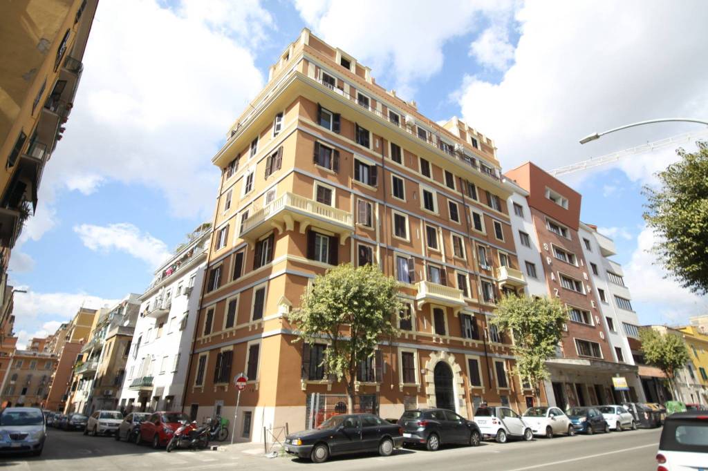 Appartamento in vendita a Roma via di Acqua Bullicante, 113
