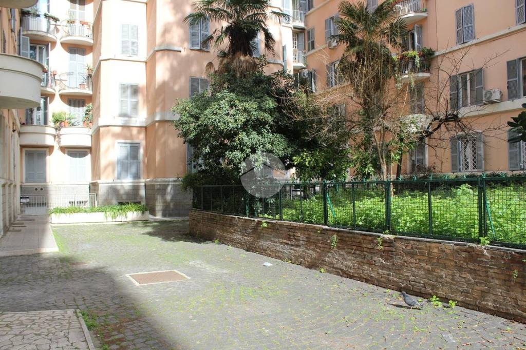 Appartamento in affitto a Roma via Clelia, 31