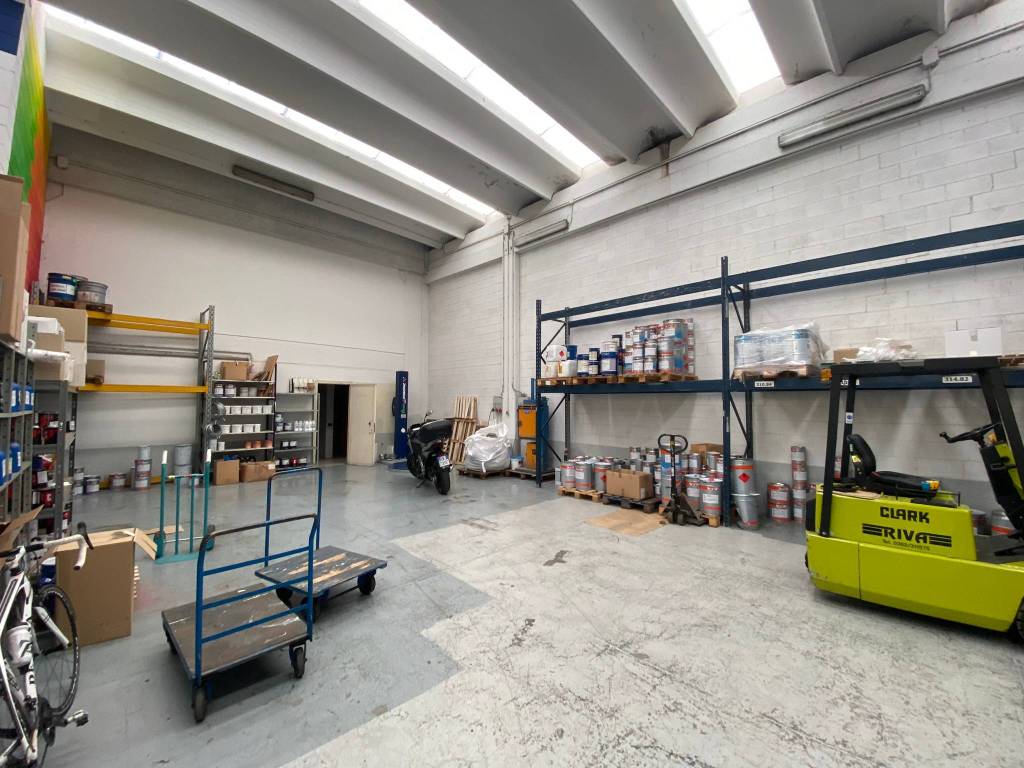 Capannone Industriale in vendita a Varedo superstrada Milano Meda