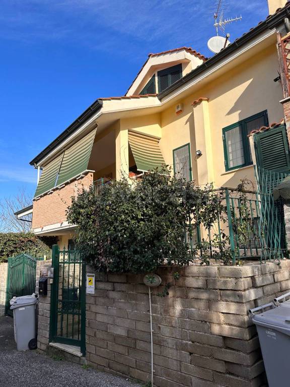 Villa a Schiera in in vendita da privato a Guidonia Montecelio via Spagna, 38e