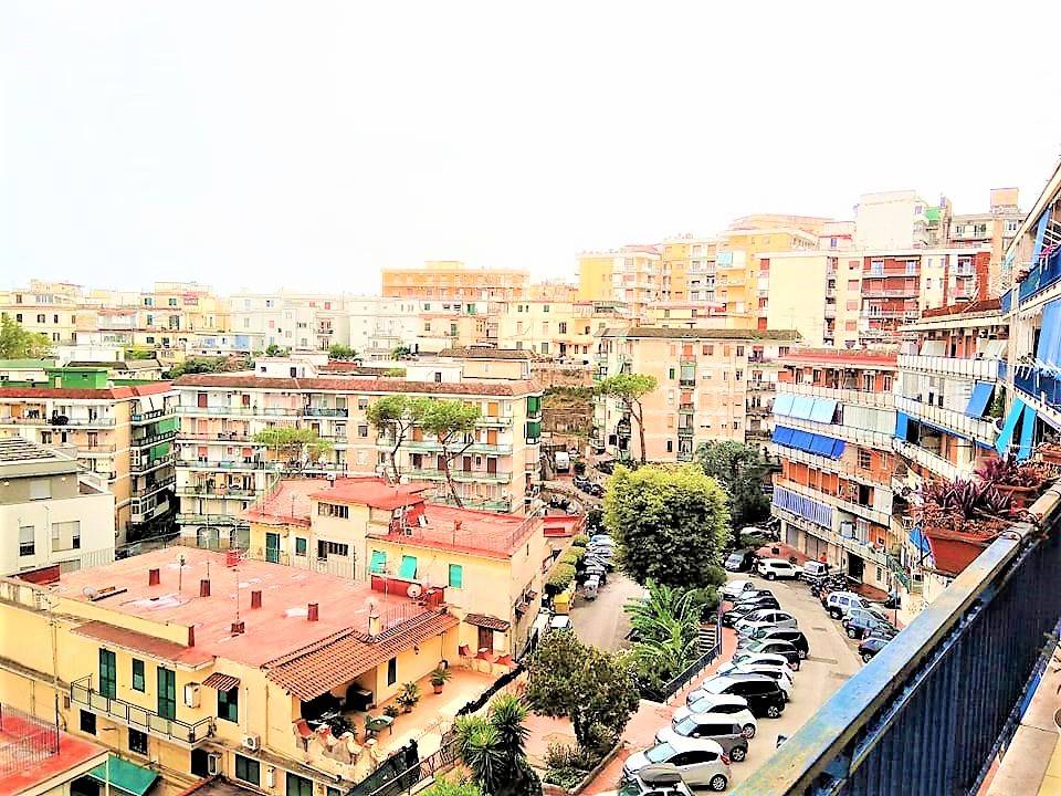 Appartamento in vendita a Napoli via Ponti Rossi, 188