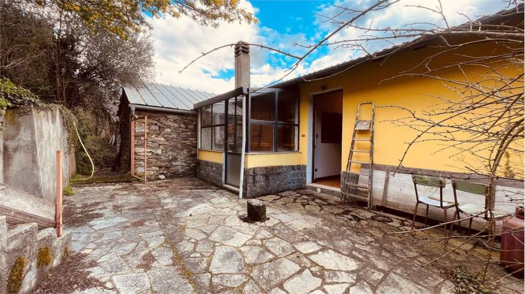 Casa Indipendente in vendita a Pieve di Teco via Costa, 9