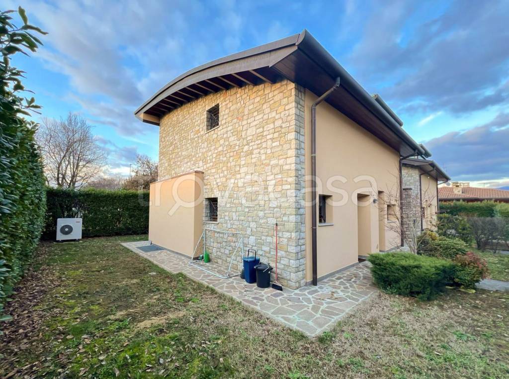 Villa a Schiera in in vendita da privato a Brusaporto via Sicilia, 41