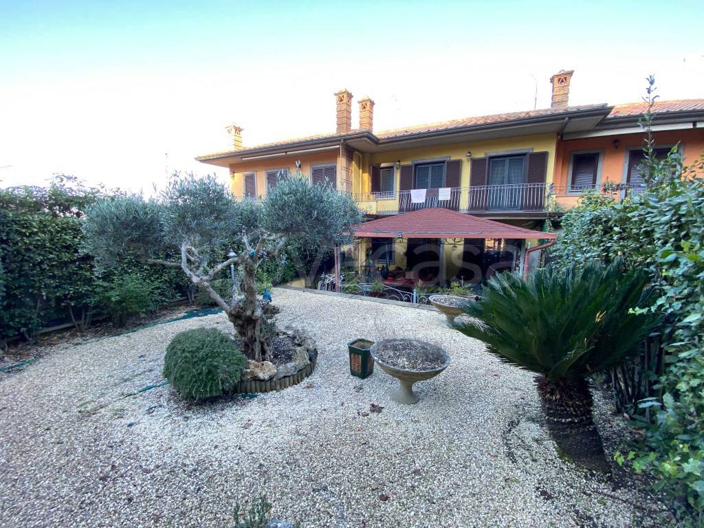 Villa a Schiera in vendita a Monte Porzio Catone via Formello