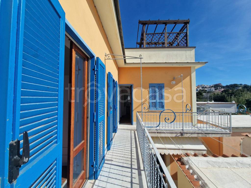 Appartamento in vendita a Procida via Chiaiolella, 106