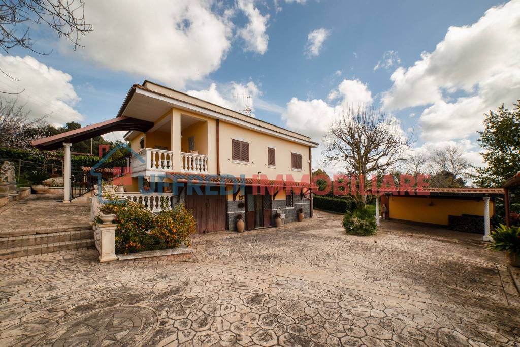 Villa in vendita ad Aprilia via Spluga, 1