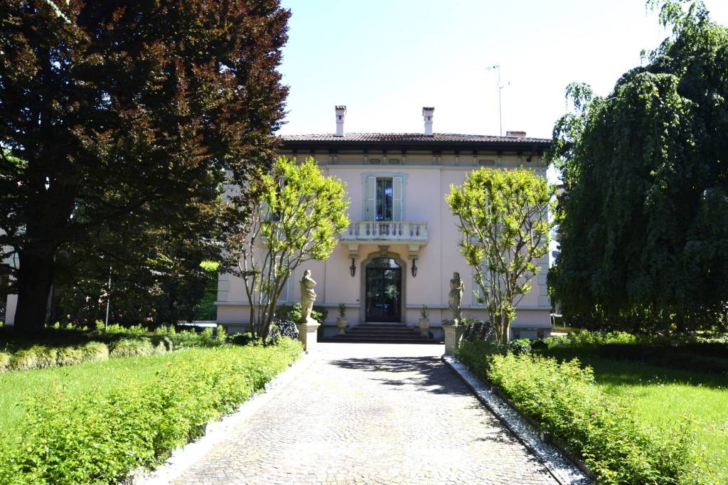 Villa in vendita a Treviglio viale Alcide De Gasperi, 15