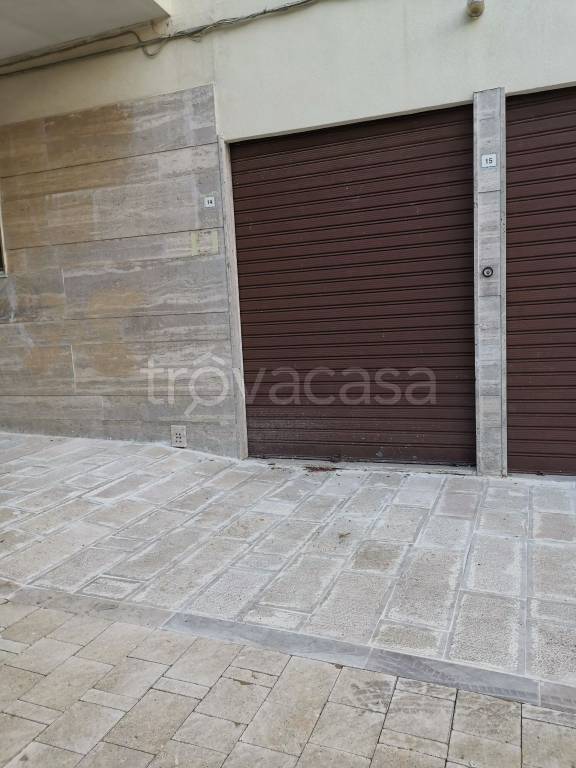 Garage in affitto ad Acquaviva delle Fonti piazza San Francesco, 13
