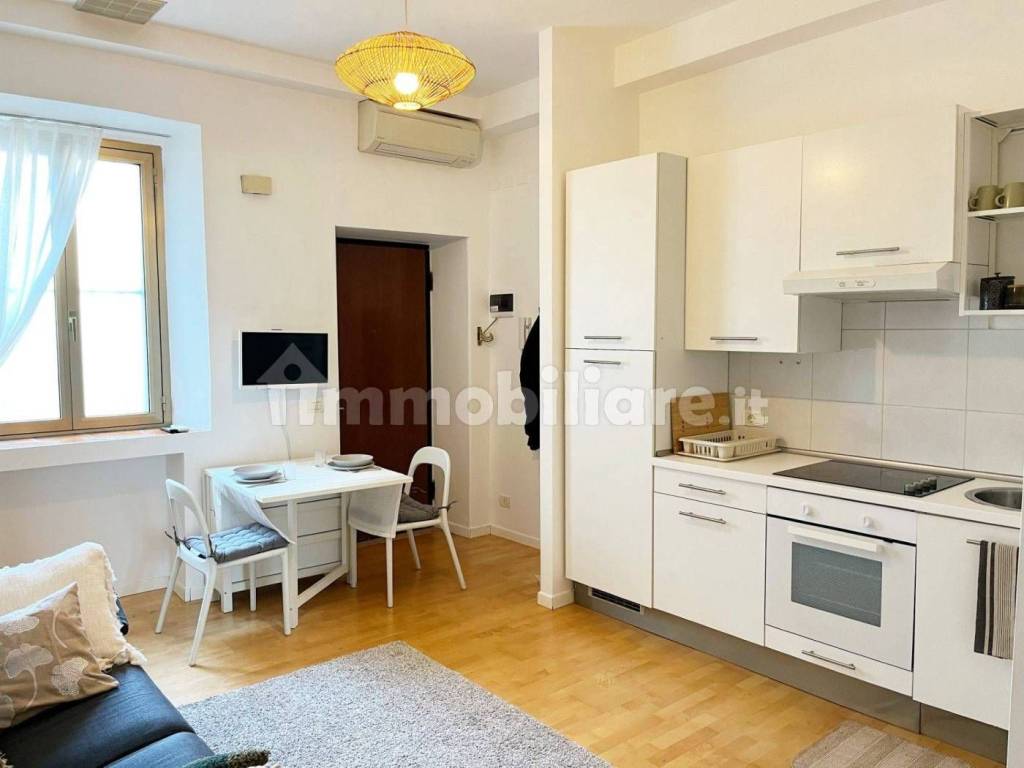 Appartamento in affitto a Milano via Luigi Canonica, 37
