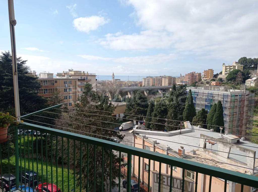 Appartamento in vendita a Genova via Branega