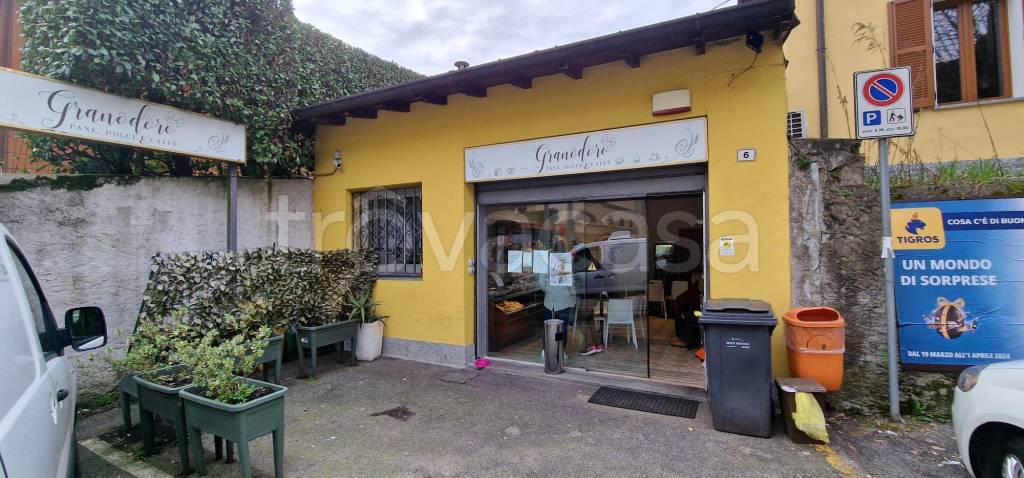 Bar in in vendita da privato a Lavena Ponte Tresa piazza Giacomo Matteotti, 6