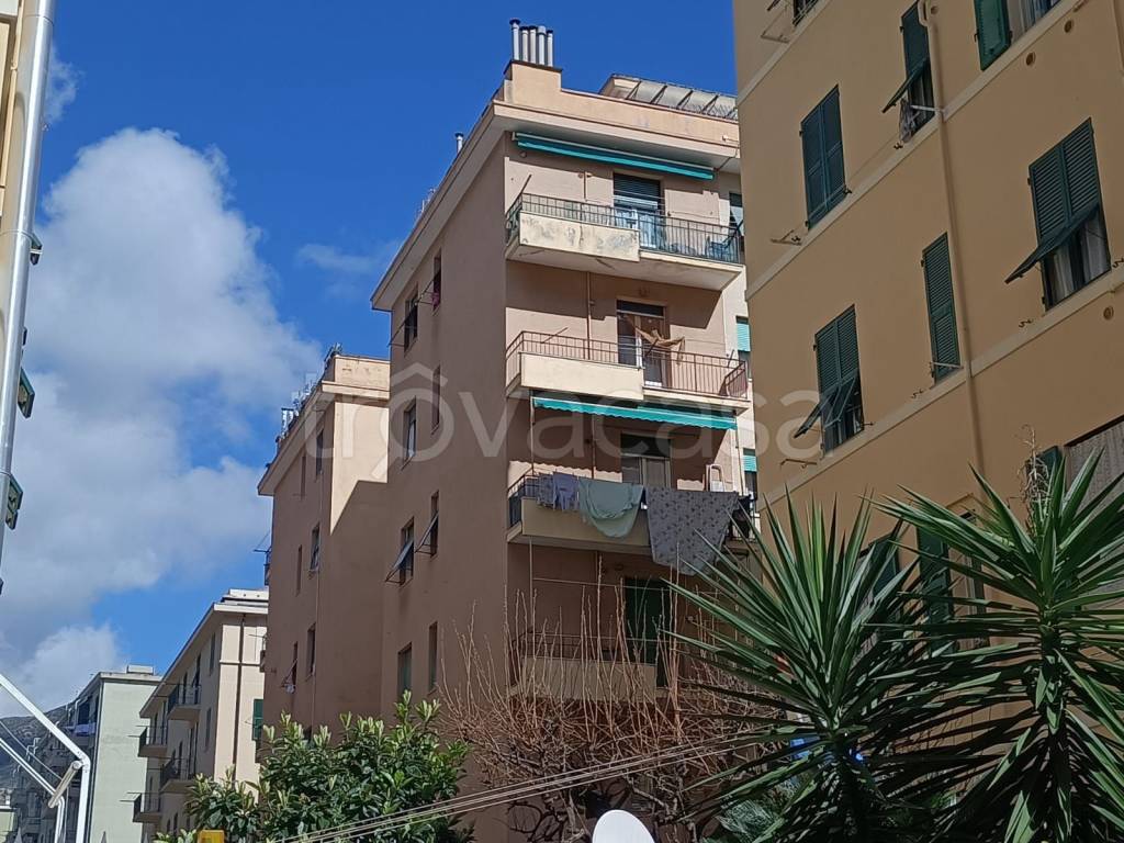 Appartamento in vendita a Genova via Chiaravagna, 22