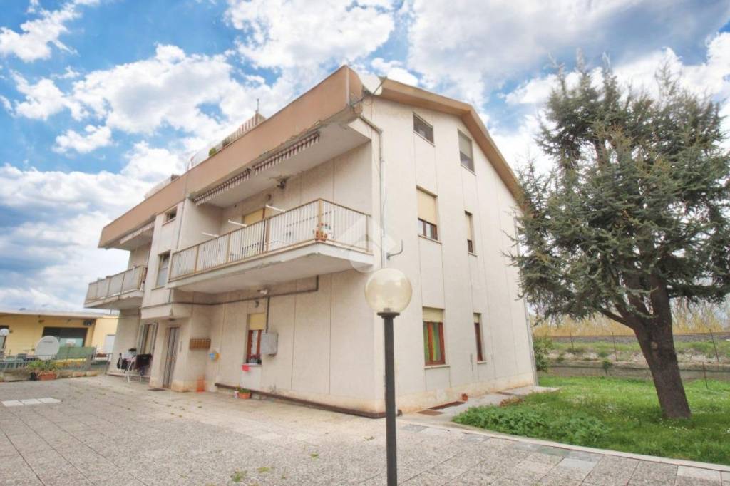 Appartamento in vendita a Città Sant'Angelo via Matrino, 26
