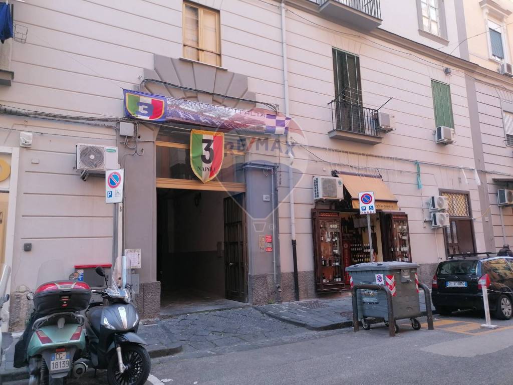 Appartamento in vendita a Napoli via Bari, 40