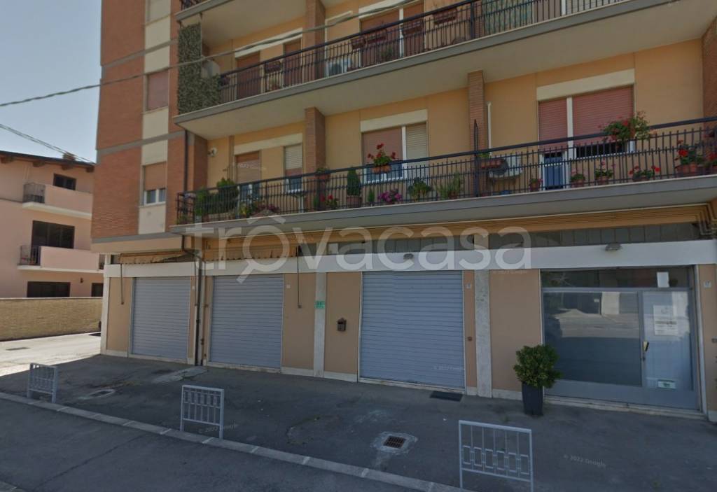 Negozio in affitto a Pescara via Sacco, 27