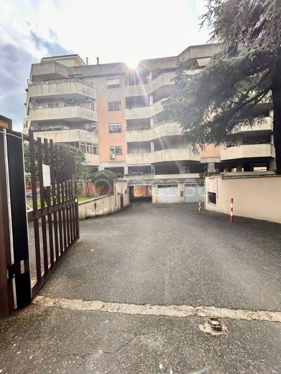 Appartamento in affitto a Roma via Acerenza, 30