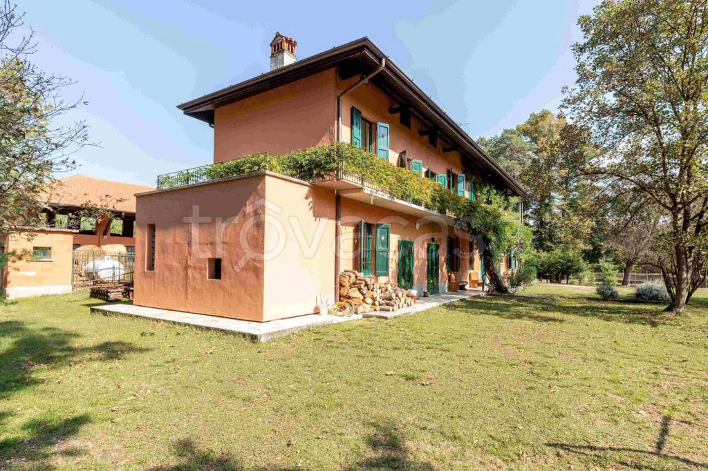 Villa in affitto a Somma Lombardo via Molino Risella, 1