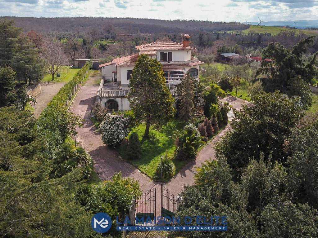 Villa in vendita a Canino strada Statale Castrense