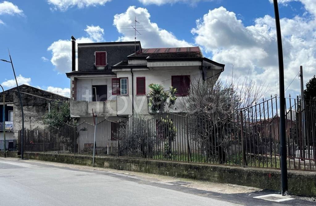 Villa in vendita a Cervino via Salvatore Quasimodo