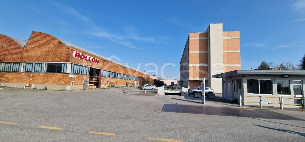 Capannone Industriale in vendita a Vimercate via Trieste, 26
