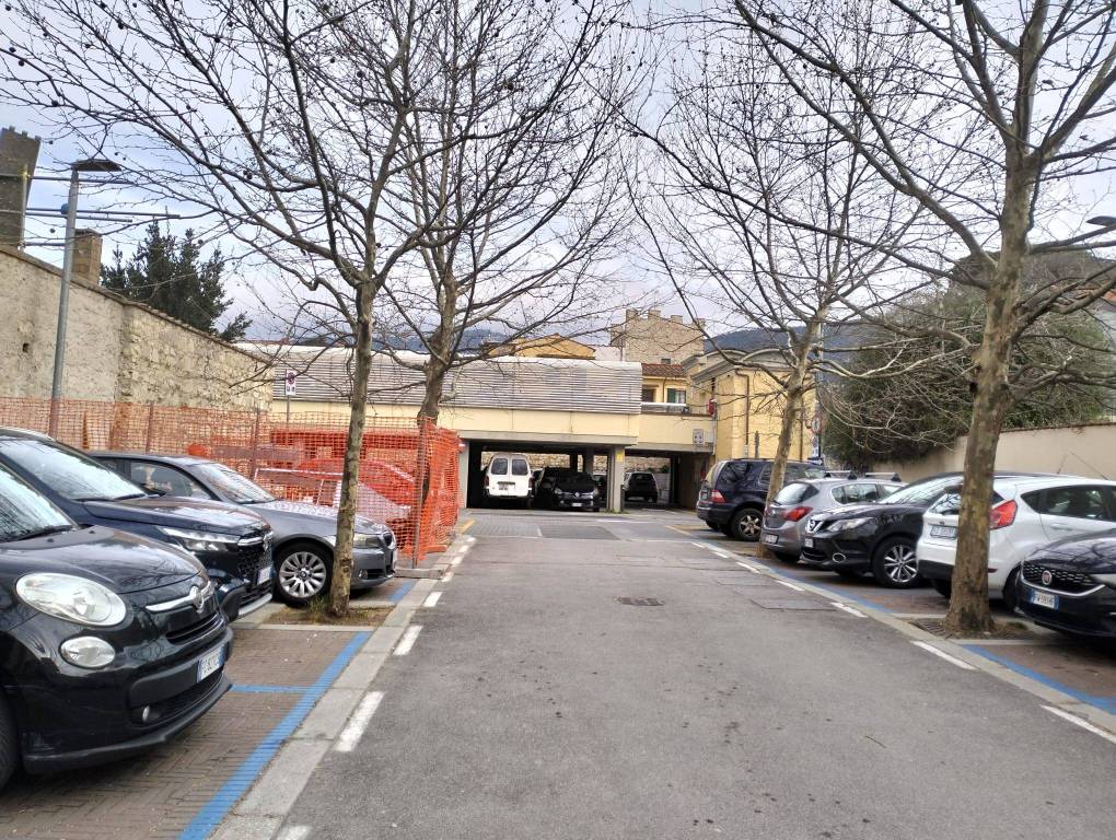 Garage in affitto a Sesto Fiorentino via Alfredo Contini, 29