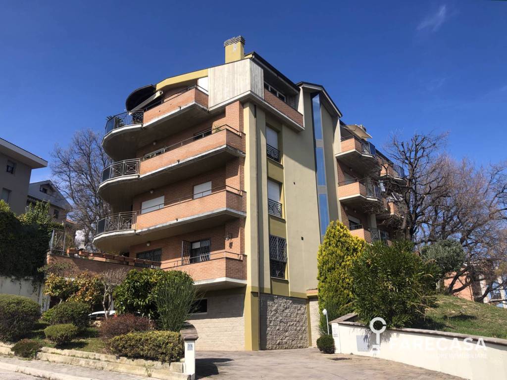 Appartamento in vendita a Teramo via Raffaele Aurini, 2