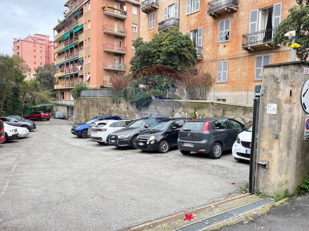 Garage in vendita a Genova via Gabriele Rossetti, 51r