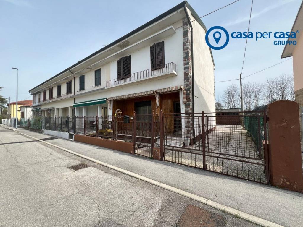 Villa a Schiera in vendita a Crespino crespino, Via Europa