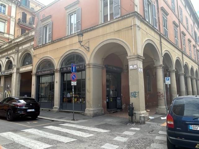 Negozio in vendita a Bologna via Galliera