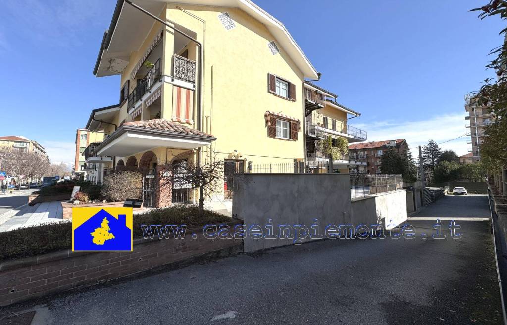 Garage in vendita ad Alpignano viale Vittoria, 37