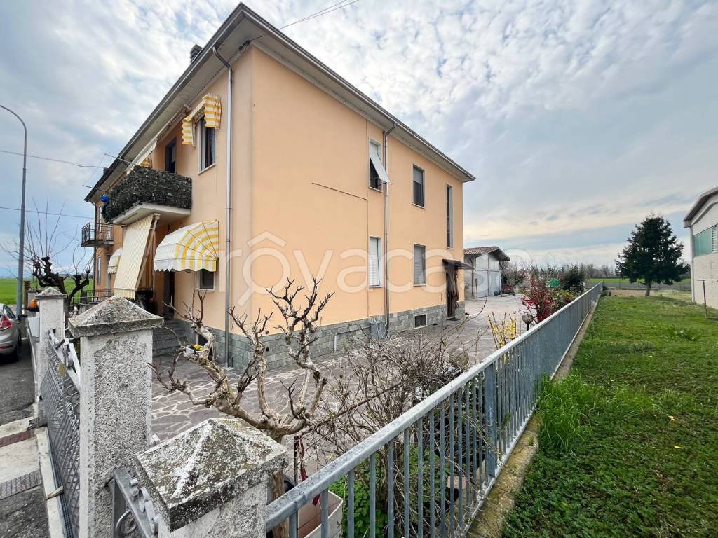 Villa Bifamiliare in vendita a Pontenure viale Fratelli Cervi